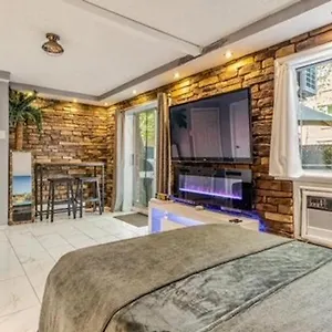  Apartment Summer Getaway In Brooklyn Private Room, Bath, Kitchen & Backyard